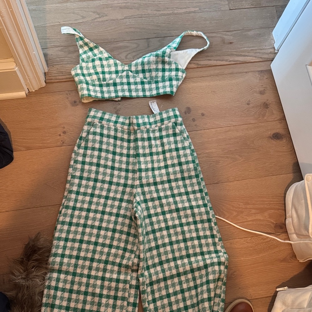 Chic Green and White Checkered Crop Top